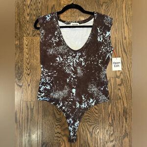 NWT Open Edit Women's Tie Dye Sleeveless Bodysuit, Brown And Blue, size  M